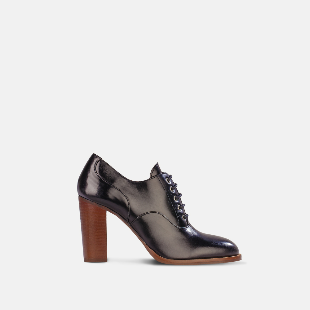 Carela Shoes